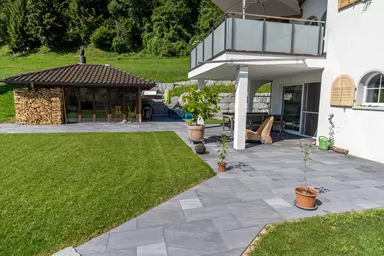 NATURE MOMENTS Gartenplatte dunkelgrau mit Schieferstruktur vollkantig L 60 cm B 60 cm H 5.5 cm