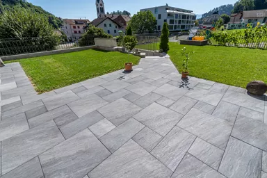 NATURE MOMENTS Gartenplatte dunkelgrau mit Schieferstruktur vollkantig L 60 cm B 60 cm H 5.5 cm