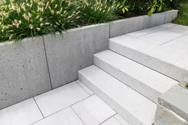 PARCO Blockstufe grau gestrahlt stirnseitig gefast L 120 cm B 36 cm H 15 cm