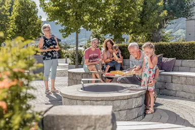 SANTURO Feuerstelle Set aus Weinbergmauerst. 1-s. gesp. Kanten gebrochen B 25 cm grau 3-lagig D 125 cm H 45 cm