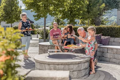SANTURO Feuerstelle Set aus Weinbergmauerst. 1-s. gesp. Kanten gebrochen B 25 cm grau 3-lagig D 125 cm H 45 cm