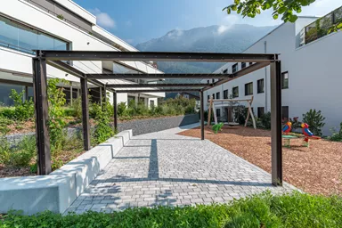 FRIEDA Wildpflaster perlgrau strukturiert Kanten gebr. L 9.4-19.4 cm B 9.4-11.9 cm H 7 cm