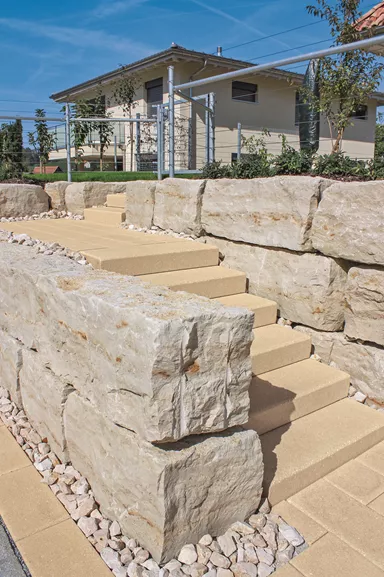 FINALGO Vakuum Blockstufe juragelb 2-seitig gestrahlt stirnseitig gefast L 80 cm B 35 cm H 15 cm