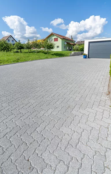 BETA Sickerstein fino mit Nocken Normalstein grau gefast L 22.5 cm B 11.25 cm H 8 cm