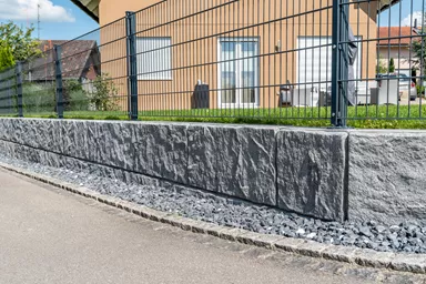 FELSMAUER Böschungselement Mittelstein grau-schwarz strukturiert L 98 cm B 50 cm H 50 cm