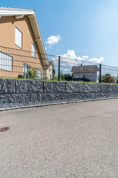 FELSMAUER Böschungselement Mittelstein grau-schwarz strukturiert L 98 cm B 50 cm H 50 cm