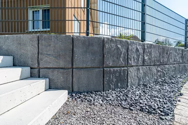 FELSMAUER Böschungselement Mittelstein grau-schwarz strukturiert L 98 cm B 50 cm H 50 cm