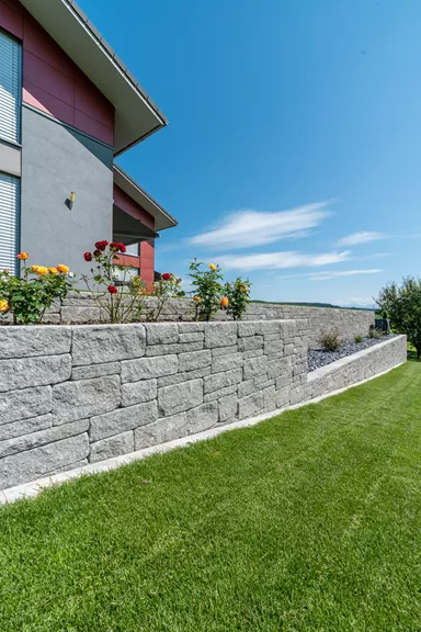 SANTURO Landhausmauer Typ 2 2-seitig gespalten grau Kanten gebrochen L 30-50 cm B 25 cm H 15 cm