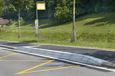 CREACCESS Bordstein für Bushaltestellen gerade grau gestrahlt L 100 cm B 43 cm H 37 cm