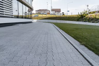 BETA Sickerstein fino mit Nocken Normalstein grau gefast L 22.5 cm B 11.25 cm H 8 cm