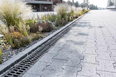 BETA Sickerstein fino mit Nocken Normalstein grau gefast L 22.5 cm B 11.25 cm H 8 cm