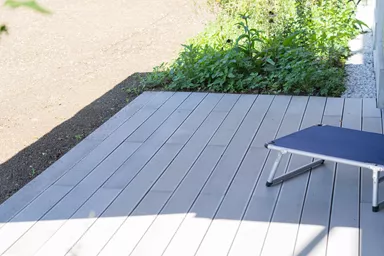 BOSCUS Betonbrett mit einseitiger Rillenstruktur grau strukturiert gerundet L 166.5 cm B 14.3 cm H 4 cm