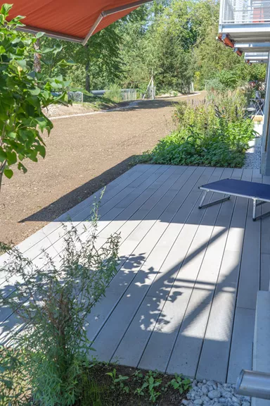 BOSCUS Betonbrett mit einseitiger Rillenstruktur grau strukturiert gerundet L 166.5 cm B 14.3 cm H 4 cm