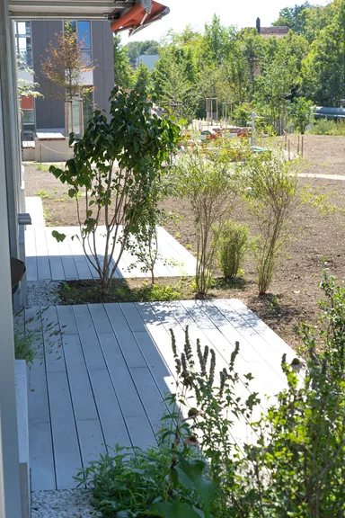 BOSCUS Betonbrett mit einseitiger Rillenstruktur grau strukturiert gerundet L 166.5 cm B 14.3 cm H 4 cm