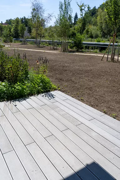 BOSCUS Betonbrett mit einseitiger Rillenstruktur grau strukturiert gerundet L 166.5 cm B 14.3 cm H 4 cm