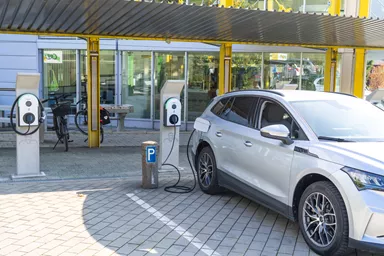 Betonelement für Ladestation einfach grau glatt vollkantig bewehrt L 34 cm B 34 cm H 166 cm