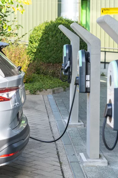 Betonelement für Ladestation einfach grau glatt vollkantig bewehrt L 34 cm B 34 cm H 166 cm