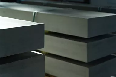 Betonelement für Ladestation einfach grau glatt vollkantig bewehrt L 34 cm B 34 cm H 166 cm