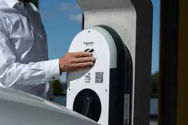 Betonelement für Ladestation einfach grau glatt vollkantig bewehrt L 34 cm B 34 cm H 166 cm