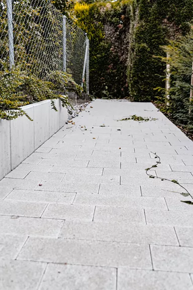 RAINA Pflasterstein grau glatt leicht gefast L 20-40 cm B 15 cm H 8 cm