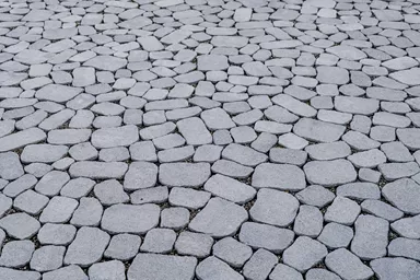 ARENA VISTA Pflasterstein perlgrau strukturiert Kanten gebr. L 6.5 - 23.8 cm B 8.3 - 16.4 cm H 7 cm