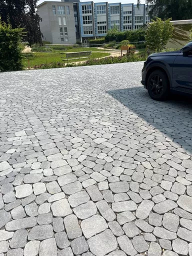 ARENA VISTA Pflasterstein perlgrau strukturiert Kanten gebr. L 6.5 - 23.8 cm B 8.3 - 16.4 cm H 7 cm