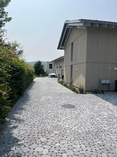 ARENA VISTA Pflasterstein perlgrau strukturiert Kanten gebr. L 6.5 - 23.8 cm B 8.3 - 16.4 cm H 7 cm