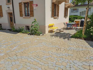 ARENA VISTA Pflasterstein jurakalk strukturiert Kanten gebr. L 6.5 - 21.9 cm B 8.6 - 12.2 cm H 7 cm