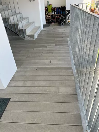 BOSCUS Betonbrett mit einseitiger Rillenstruktur grau strukturiert gerundet L 166.5 cm B 14.3 cm H 4 cm