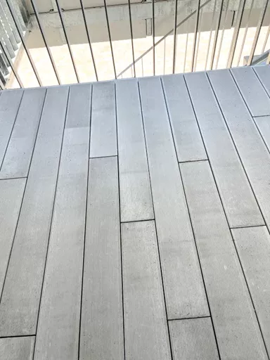 BOSCUS Betonbrett mit einseitiger Rillenstruktur grau strukturiert gerundet L 166.5 cm B 14.3 cm H 4 cm