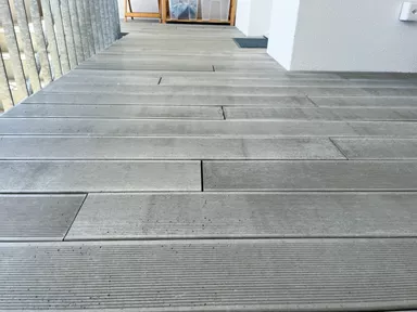 BOSCUS Betonbrett mit einseitiger Rillenstruktur grau strukturiert gerundet L 166.5 cm B 14.3 cm H 4 cm