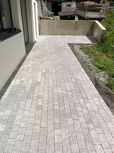 FRIEDA Pflasterstein perlgrau strukturiert Kanten gebr. L 8.8-11.8 cm B 9.8 cm H 7 cm