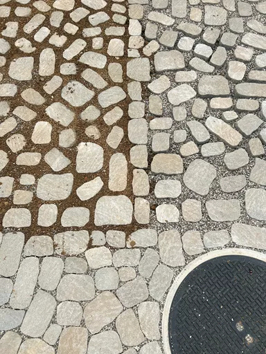 ARENA VISTA Pflasterstein jurakalk strukturiert Kanten gebr. L 6.5 - 21.9 cm B 8.6 - 12.2 cm H 7 cm