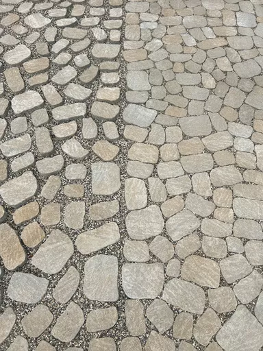 ARENA VISTA Pflasterstein jurakalk strukturiert Kanten gebr. L 6.5 - 21.9 cm B 8.6 - 12.2 cm H 7 cm