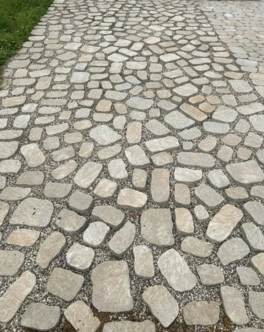 ARENA VISTA Pflasterstein jurakalk strukturiert Kanten gebr. L 6.5 - 21.9 cm B 8.6 - 12.2 cm H 7 cm