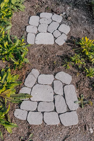 ARENA VISTA Pflasterstein perlgrau strukturiert Kanten gebr. L 6.5 - 23.8 cm B 8.3 - 16.4 cm H 7 cm