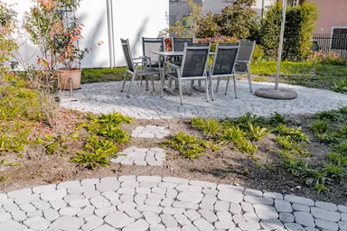 ARENA VISTA Pflasterstein perlgrau strukturiert Kanten gebr. L 6.5 - 23.8 cm B 8.3 - 16.4 cm H 7 cm