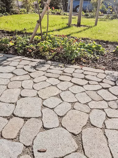 ARENA VISTA Pflasterstein jurakalk strukturiert Kanten gebr. L 6.5 - 21.9 cm B 8.6 - 12.2 cm H 7 cm