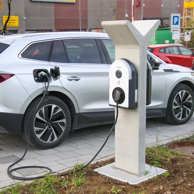 Betonelemente für Elektroladestationen