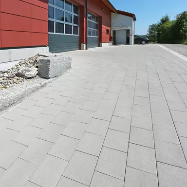 VS 5<sup>®</sup> Schwerlastpflastersteine mit 5-facher Versc hiebesicherung