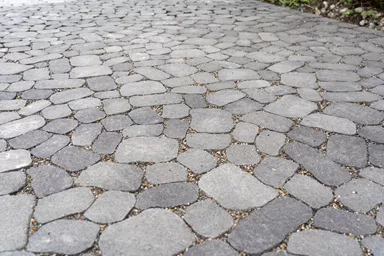 ARENA VISTA Pflasterstein perlgrau strukturiert Kanten gebr. L 6.5 - 23.8 cm B 8.3 - 16.4 cm H 7 cm