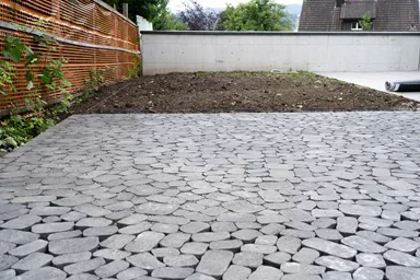 ARENA VISTA Pflasterstein perlgrau strukturiert Kanten gebr. L 6.5 - 23.8 cm B 8.3 - 16.4 cm H 7 cm