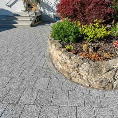 CARENA<sup>®</sup> Sickersteine fino gefast mit Edelvorsatz