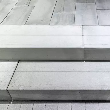 LENIA Blockstufen mit Holzstruktur