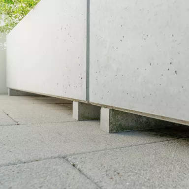 Sockel für Pflanzen- und Brunnentröge