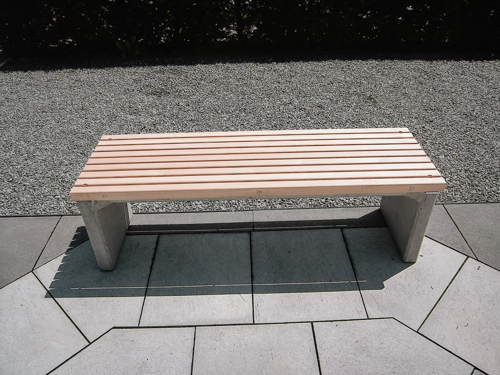Gartenbank mit Holzrost grau glatt gefast bewehrt L 140 cm B 45 cm H 45 cm