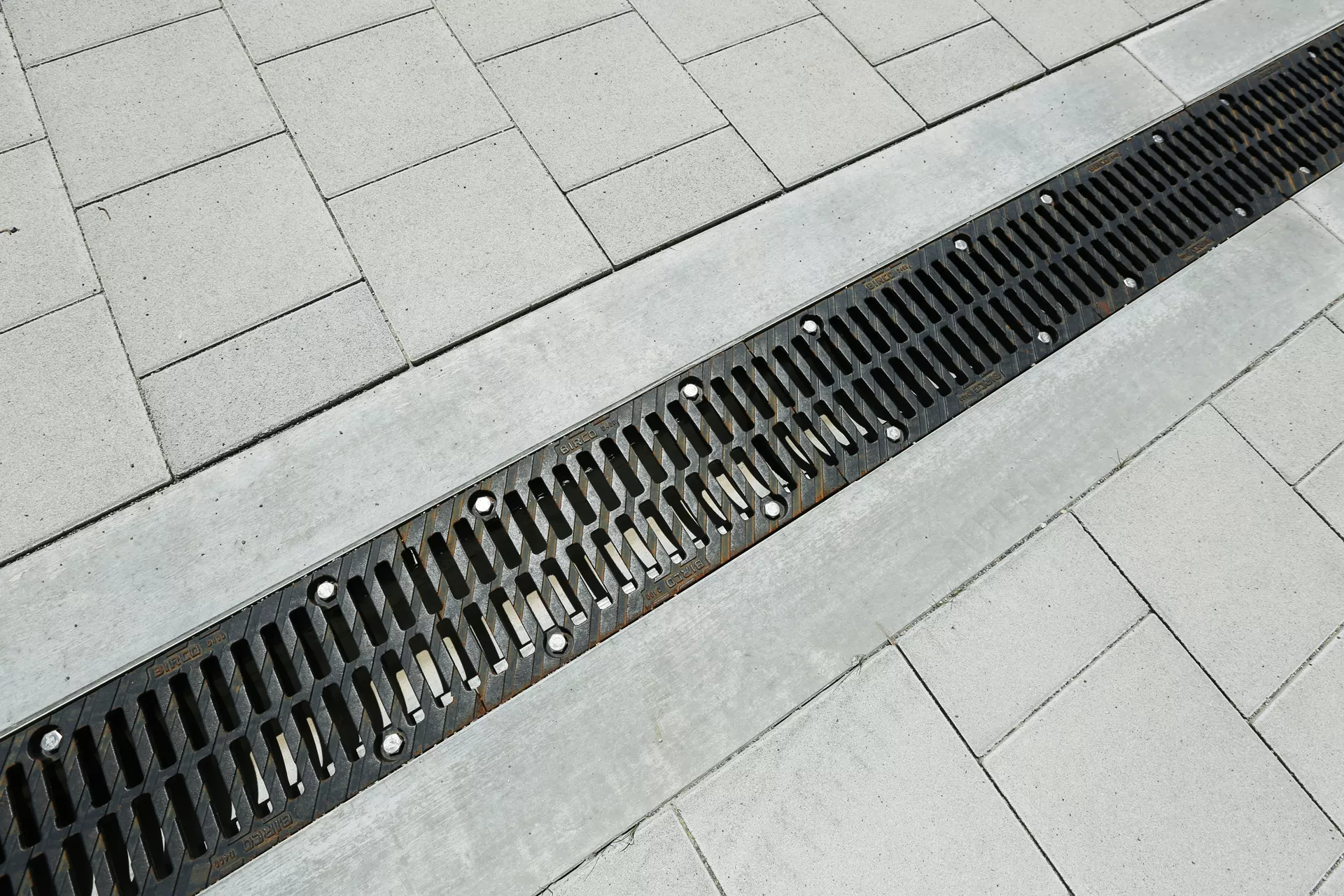 VS 5 Schwerlaststein mit Verschiebesicherung grau glatt gefast englisch palettiert L 30 cm B 30 cm H 10.8 cm