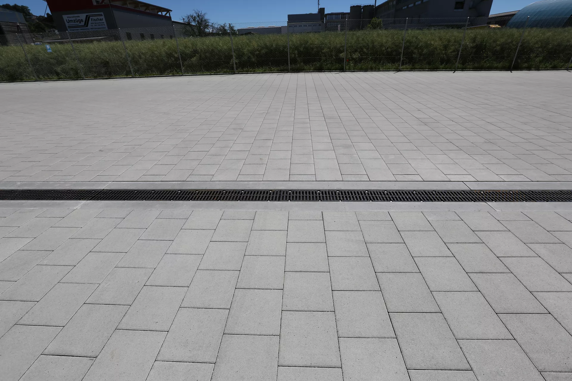 VS 5 Schwerlaststein mit Verschiebesicherung grau glatt gefast englisch palettiert L 30 cm B 30 cm H 10.8 cm