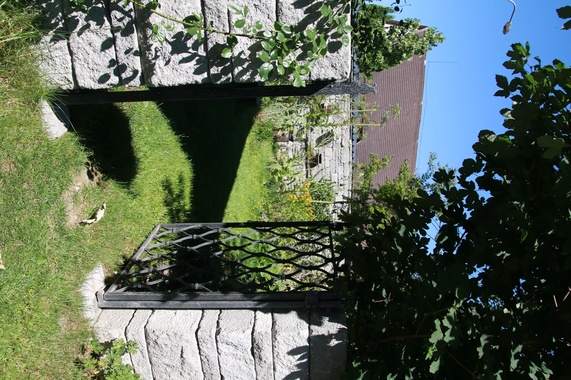 SANTURO Landhausmauer Typ 2 2-seitig gespalten grau Kanten gebrochen L 30-50 cm B 25 cm H 15 cm