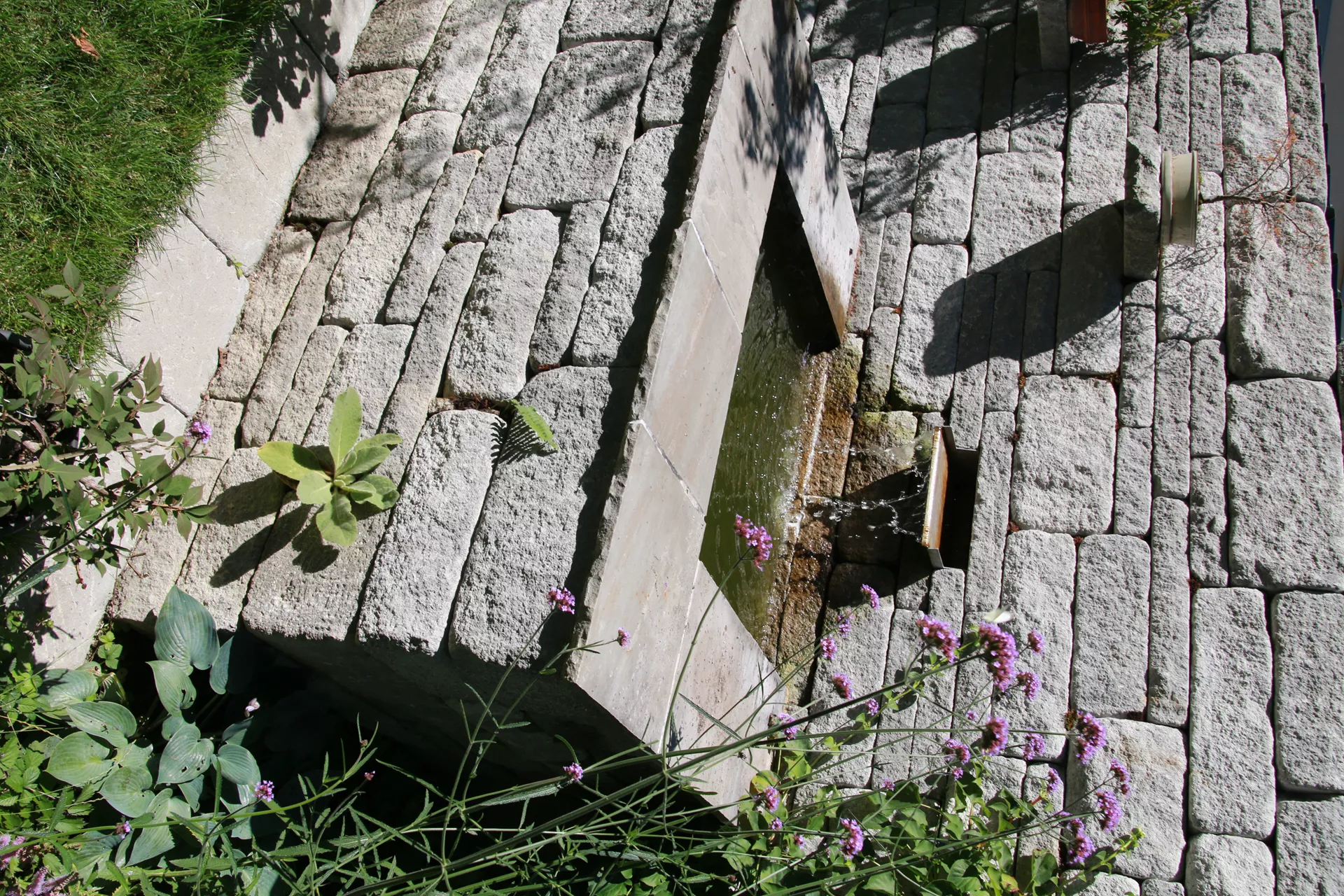 SANTURO Landhausmauer Typ 2 2-seitig gespalten grau Kanten gebrochen L 30-50 cm B 25 cm H 15 cm